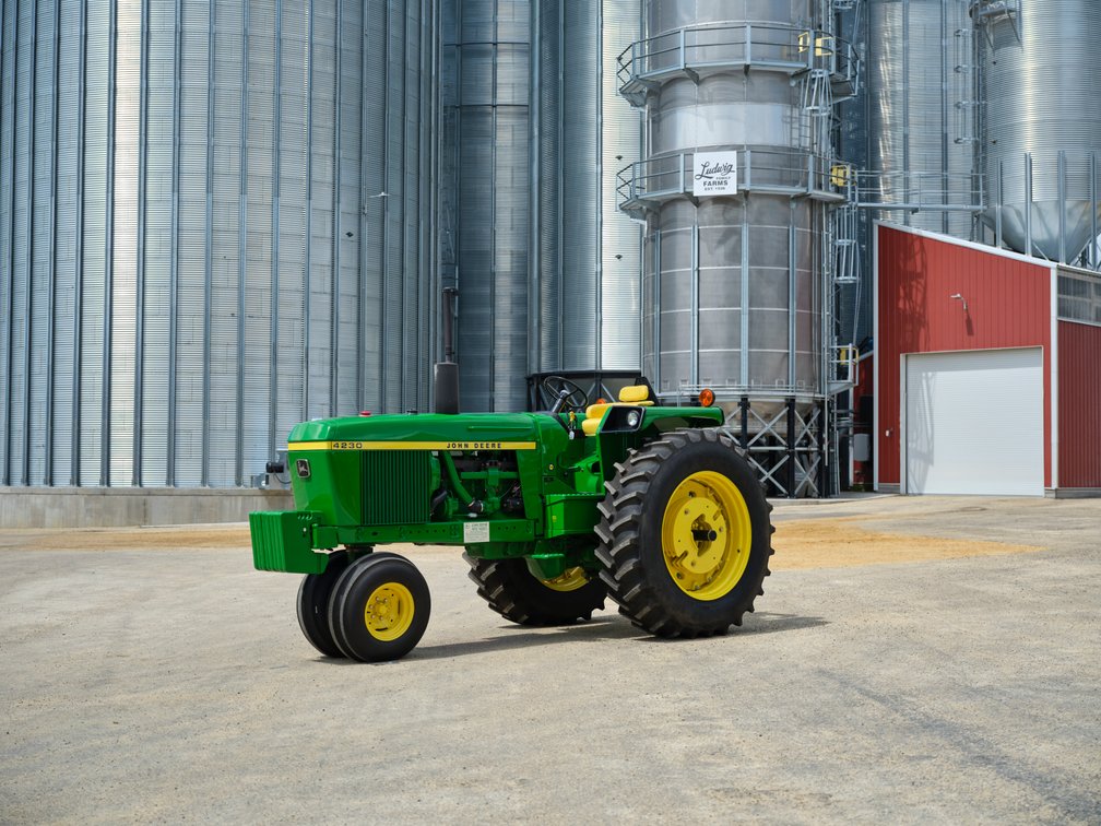 John Deere 4230