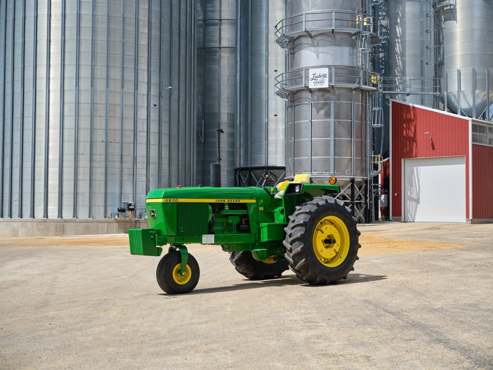John Deere 4230