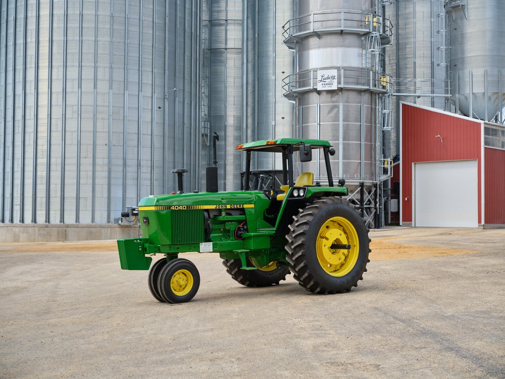 John Deere 4040