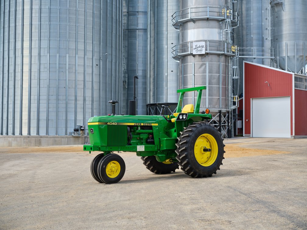 John Deere 4040