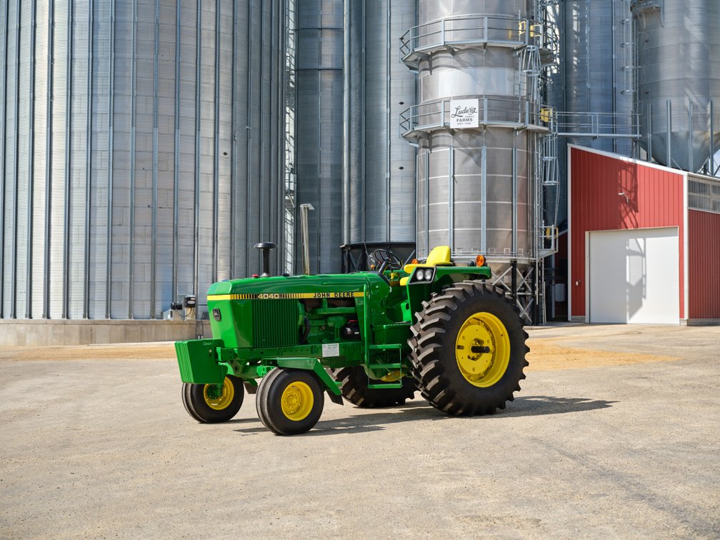 John Deere 4040