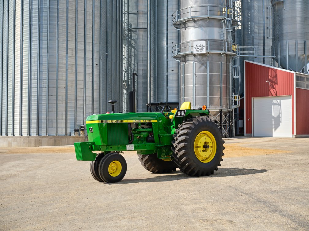 John Deere 4240