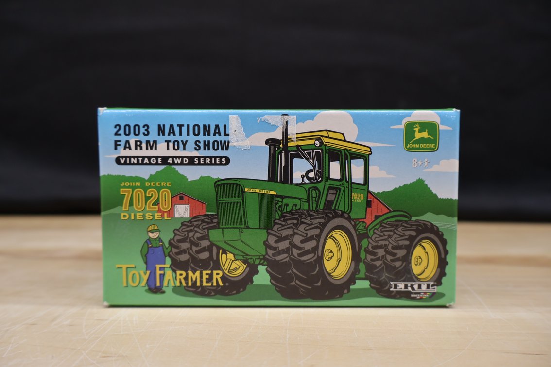 John Deere 7020