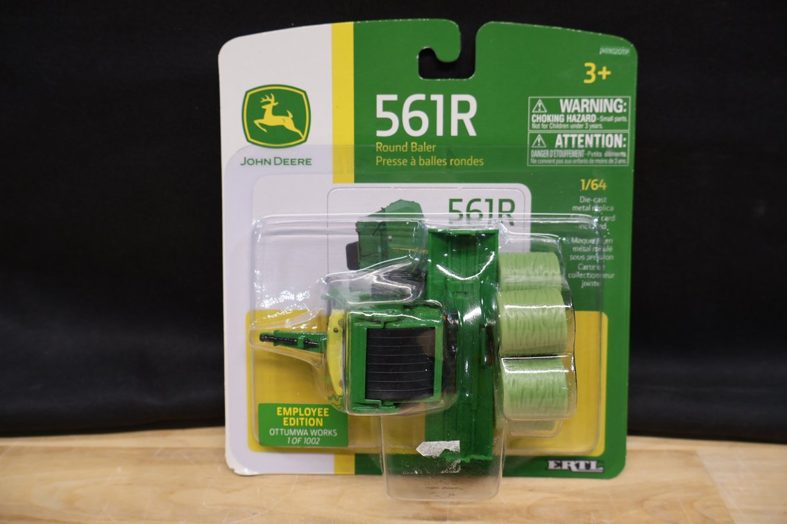John Deere 561R