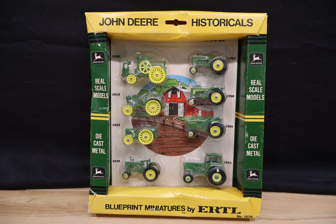 John Deere 8pc Historical Set