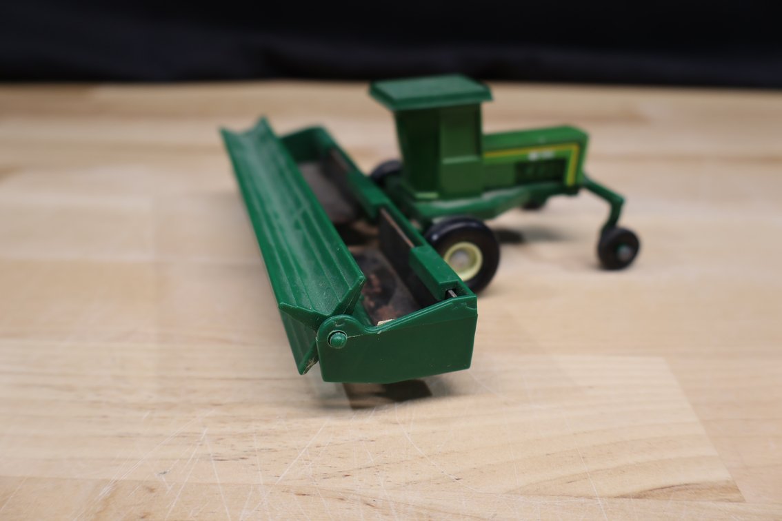 Cereal Farm Equipment 722 Windrower