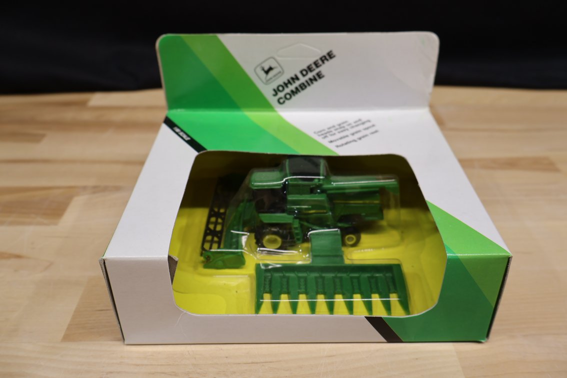 John Deere Titan Combine