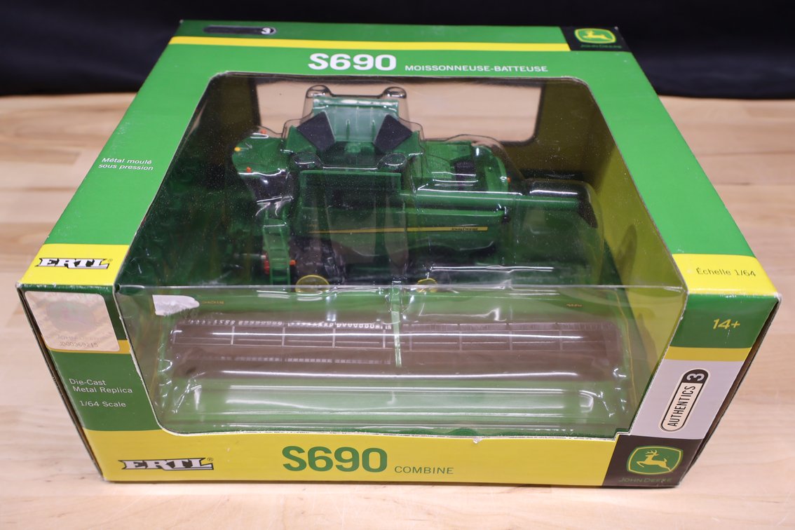 John Deere S690