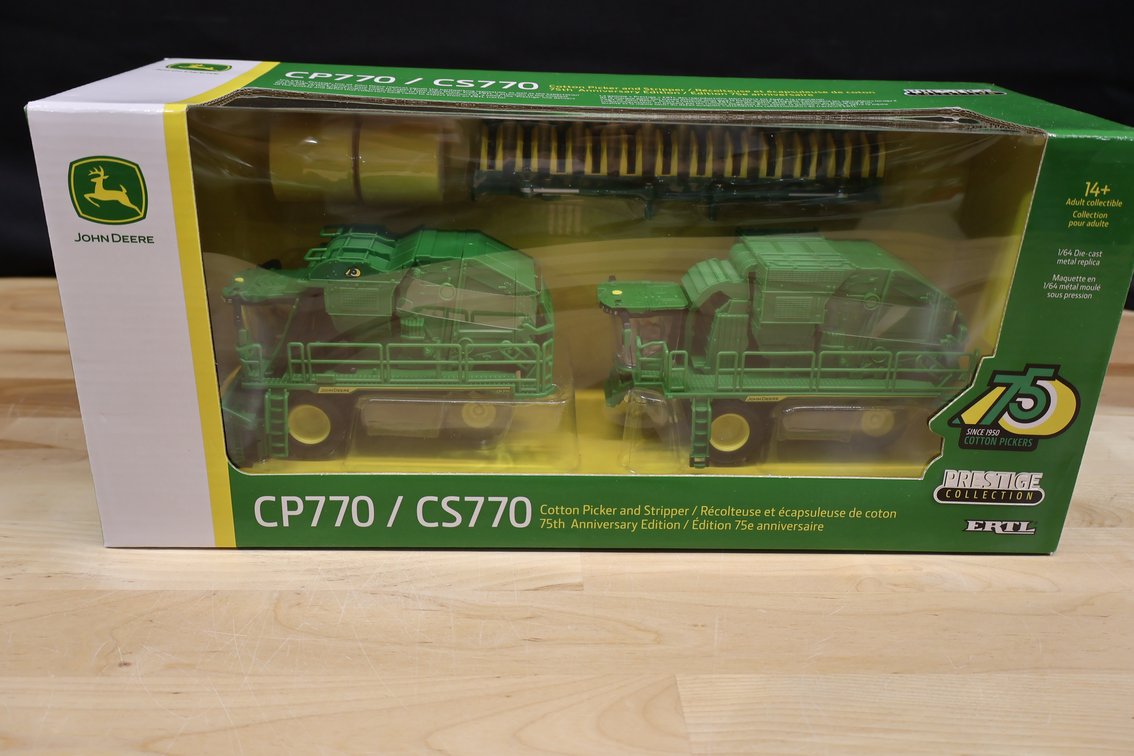 John Deere 770 Cotton Picker/Stripper Set