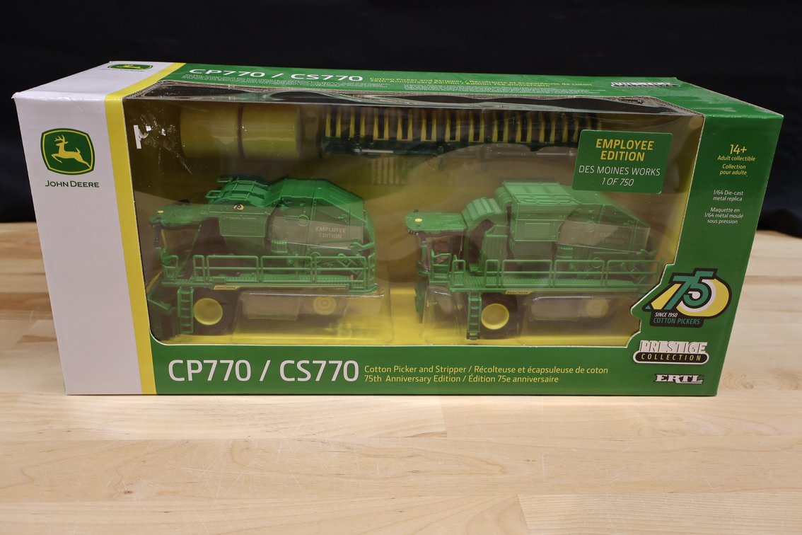 John Deere 770 Cotton Picker/Stripper Set