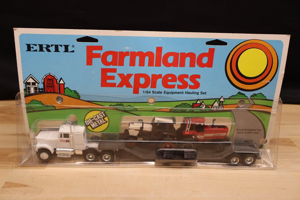 Case IH Farmland Express Hauler