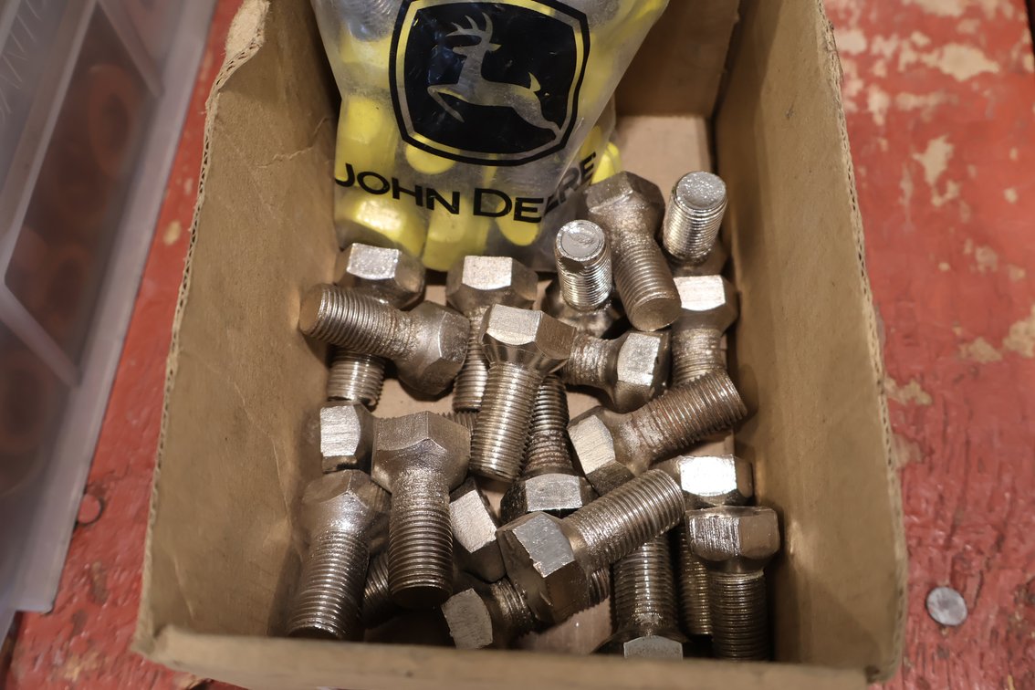 John Deere wheel bolts