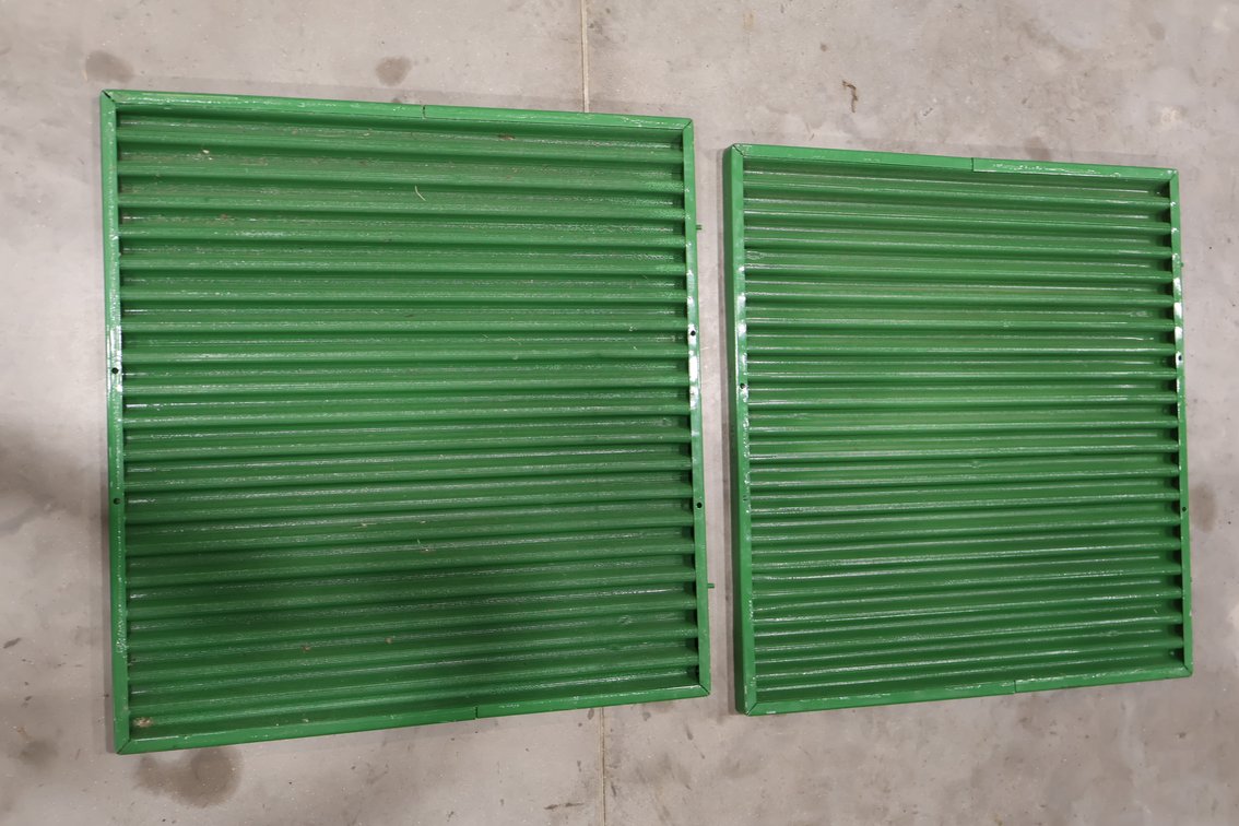John Deere 4630 Side Screens 2X THE BID