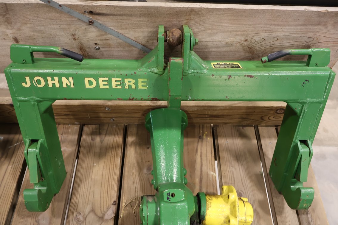 John Deere 4-Series Quick Hitch
