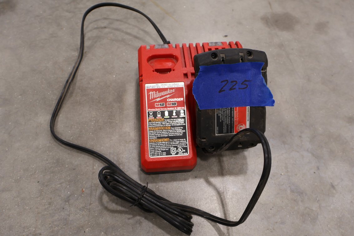 Milwaukee M12/M18 Charger