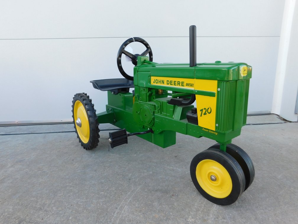 John Deere 720 Pedal