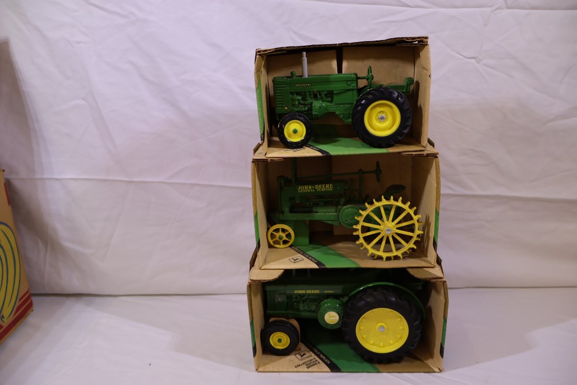 (3X)John Deere Collector Edition Series II Lot