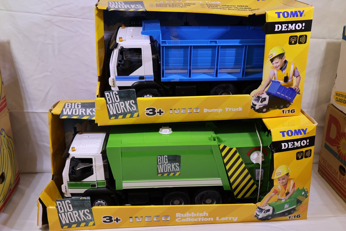 (2X)Tomy Iveco Lot