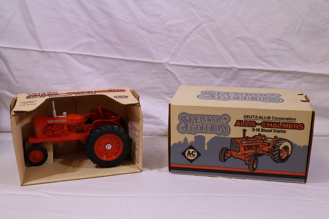 (2X)Allis Chalmers Lot