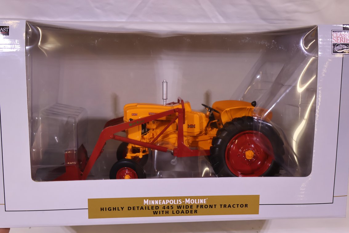 Minneapolis Moline 445 w/ loader