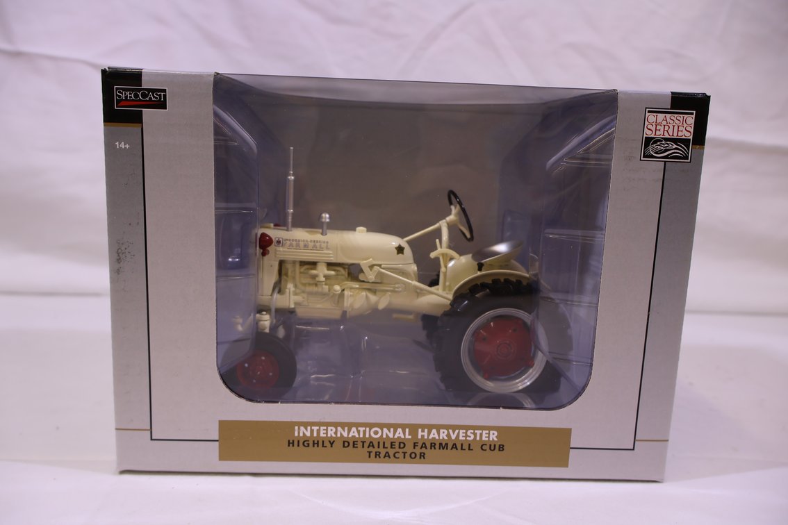Farmall Cub White Demo