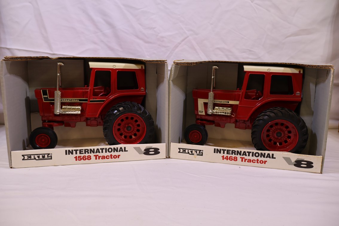 (2X)IH V8 W/ Duals Lot