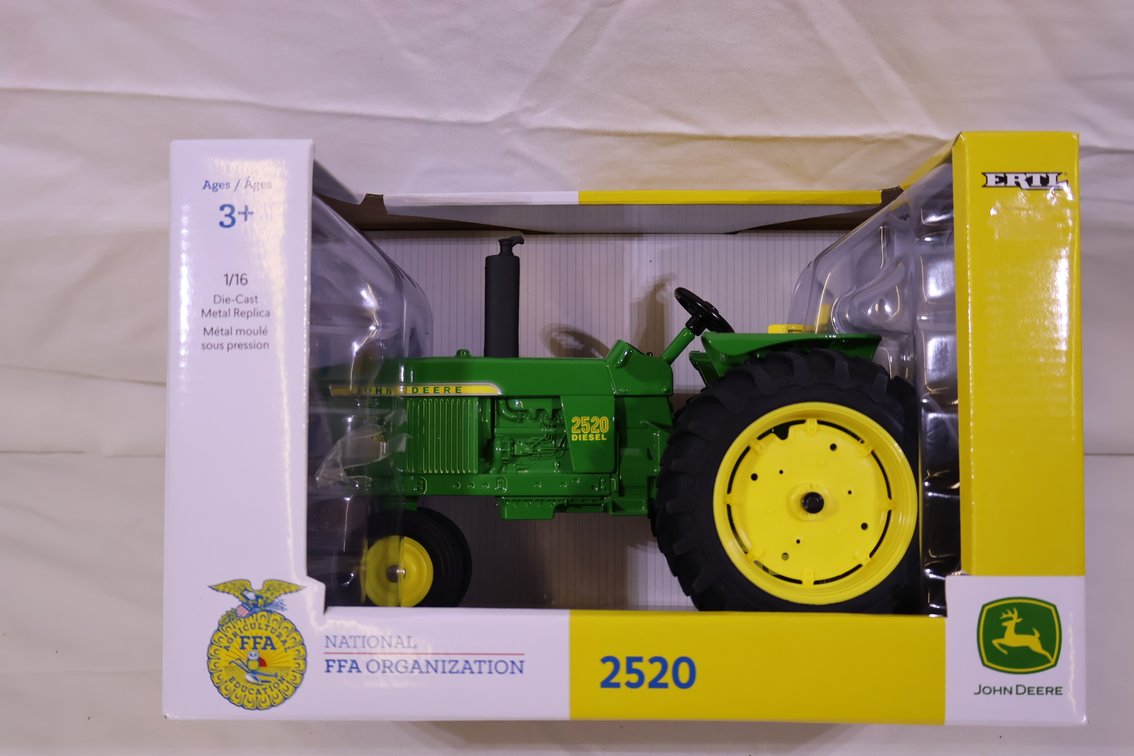 John Deere 2520