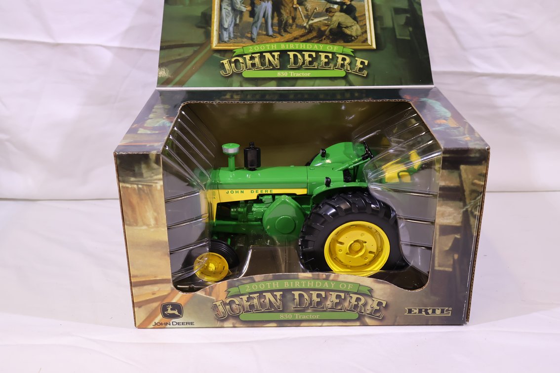 John Deere 830