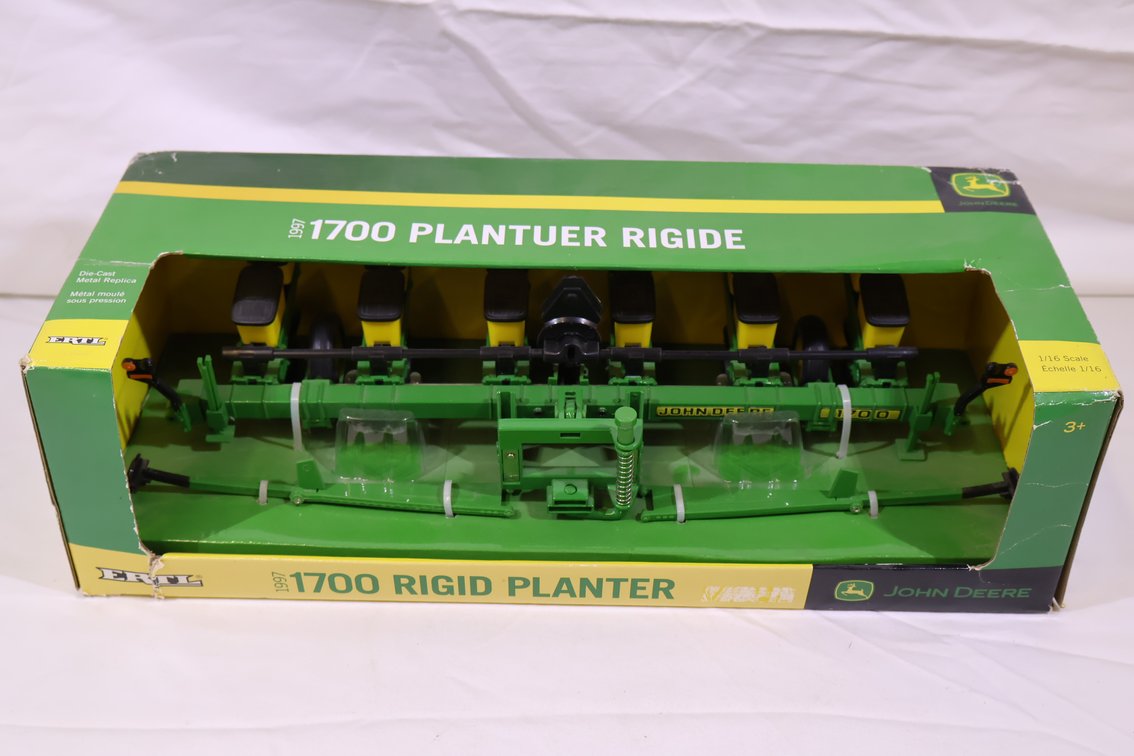 John Deere 1700