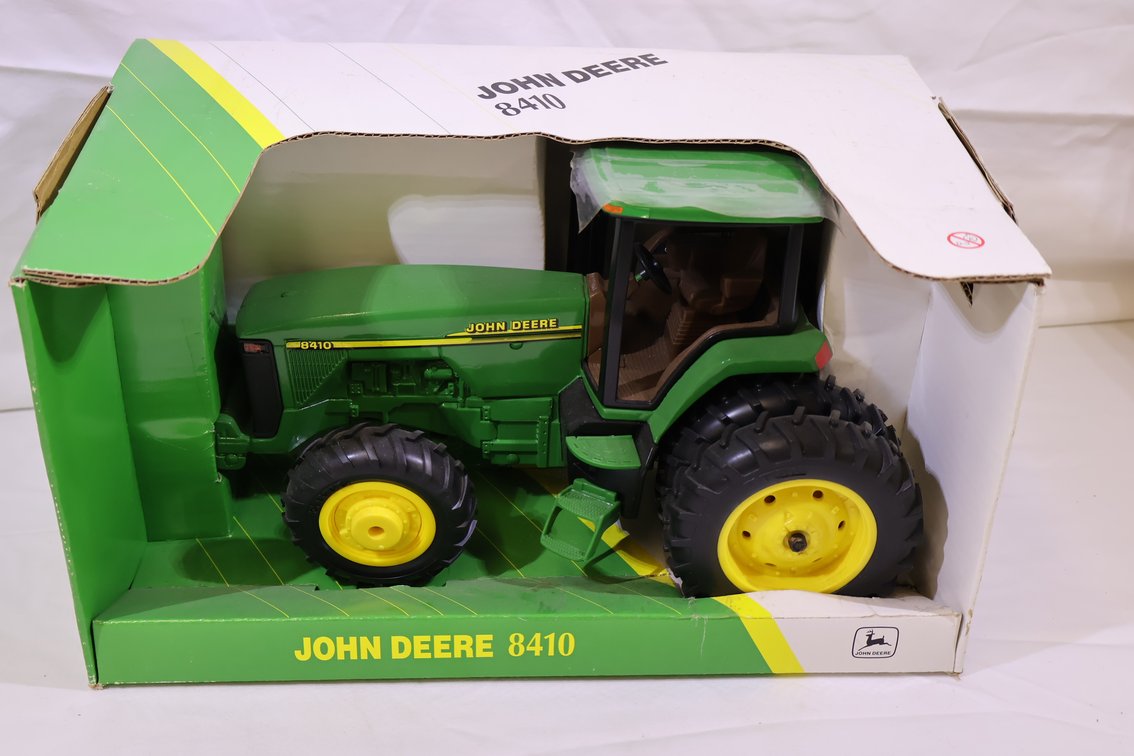 John Deere 8410