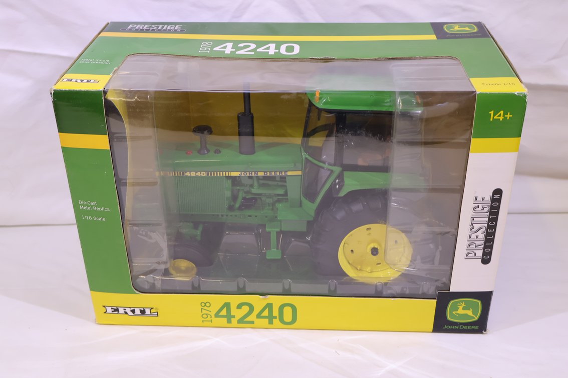 John Deere 4240