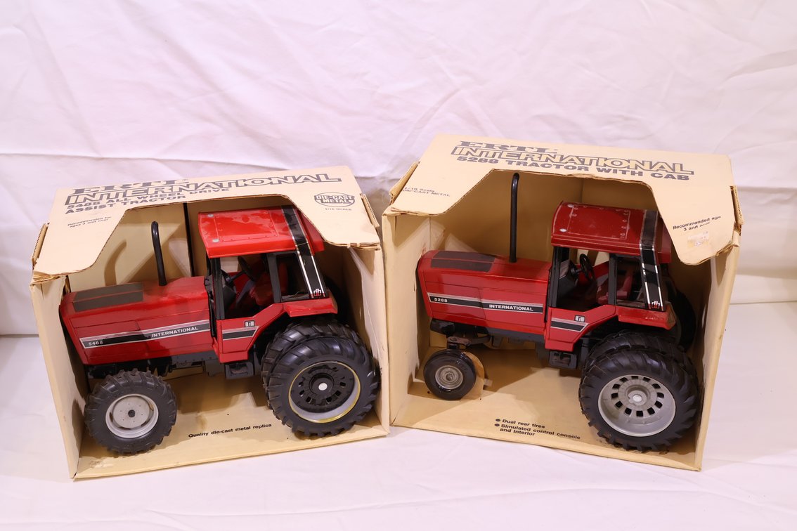 (2X)International 88 Series Lot