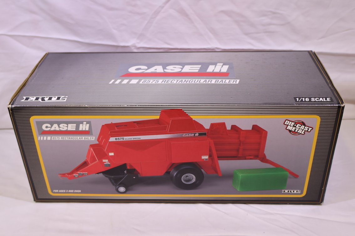 Case IH 8575 Baler
