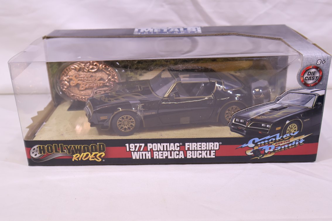 1977 Pontiac Firebird w/ belt buckle