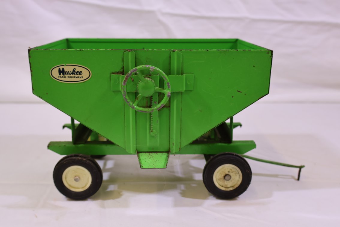 Huskee Gravity Wagon