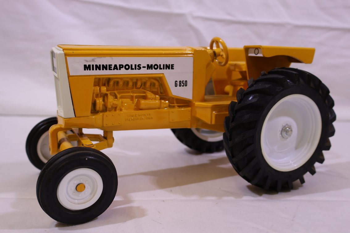 Minneapolis Moline G850