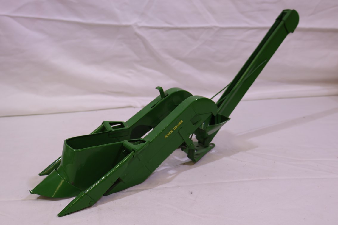 John Deere Short Nose Picker