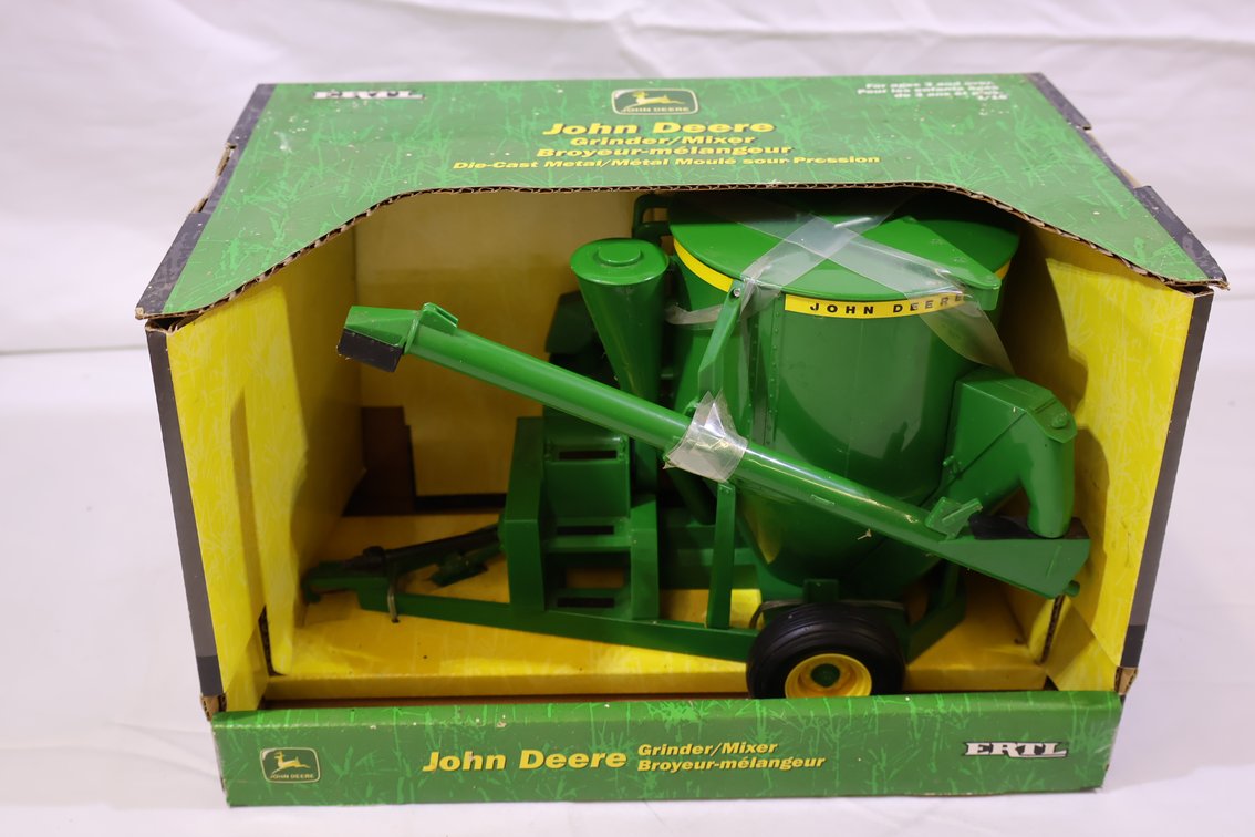 John Deere Grinder Mixer