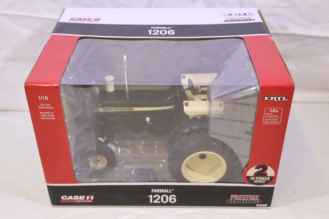 Farmall 1206 BLACK CHASER