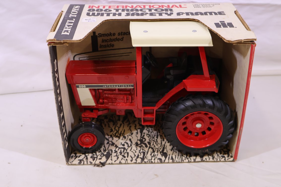 International 886