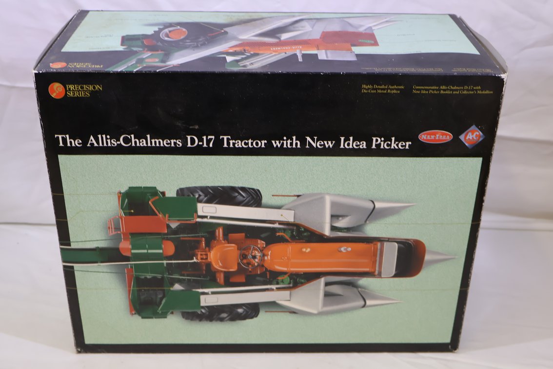 Allis Chalmers D17 w/ New Idea Picker