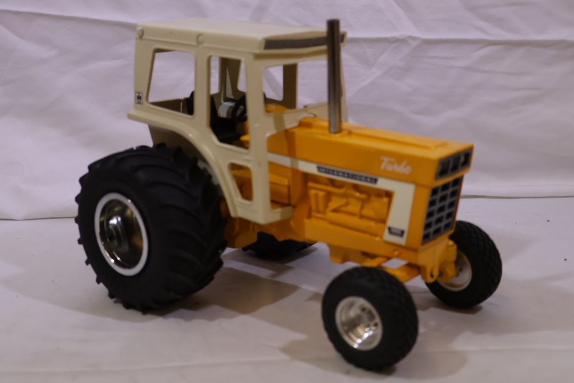 International 1066 CUSTOM