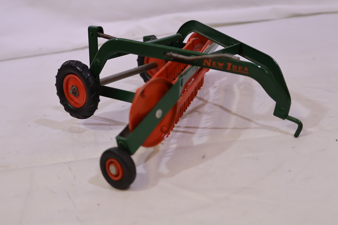 New Idea Side Delivery Rake