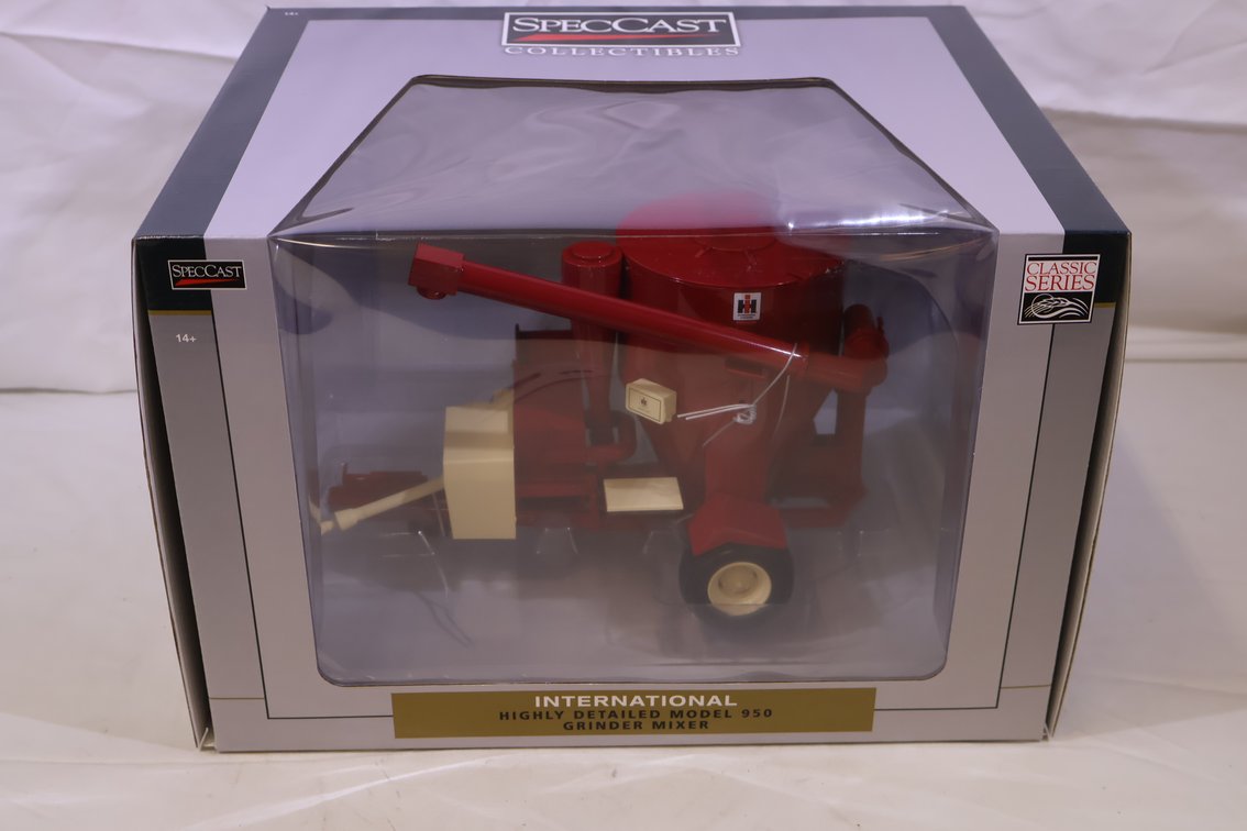 IH 950 Grinder