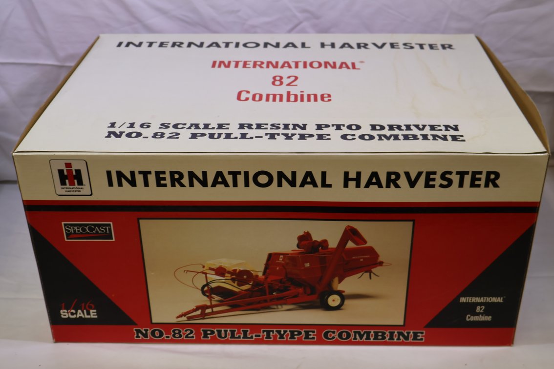 International Harvester 82 Combine