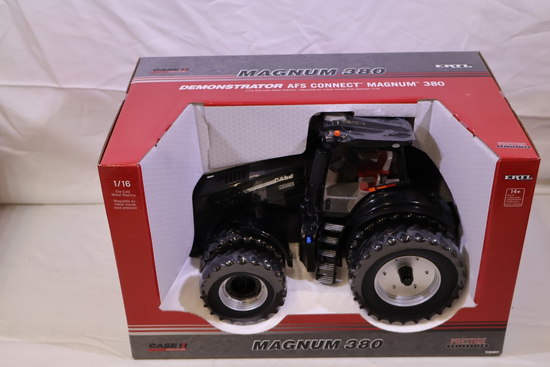 Case IH Magnum 380 Blackout Edition