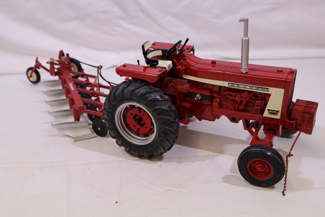 Farmall 806 custom w/ plow