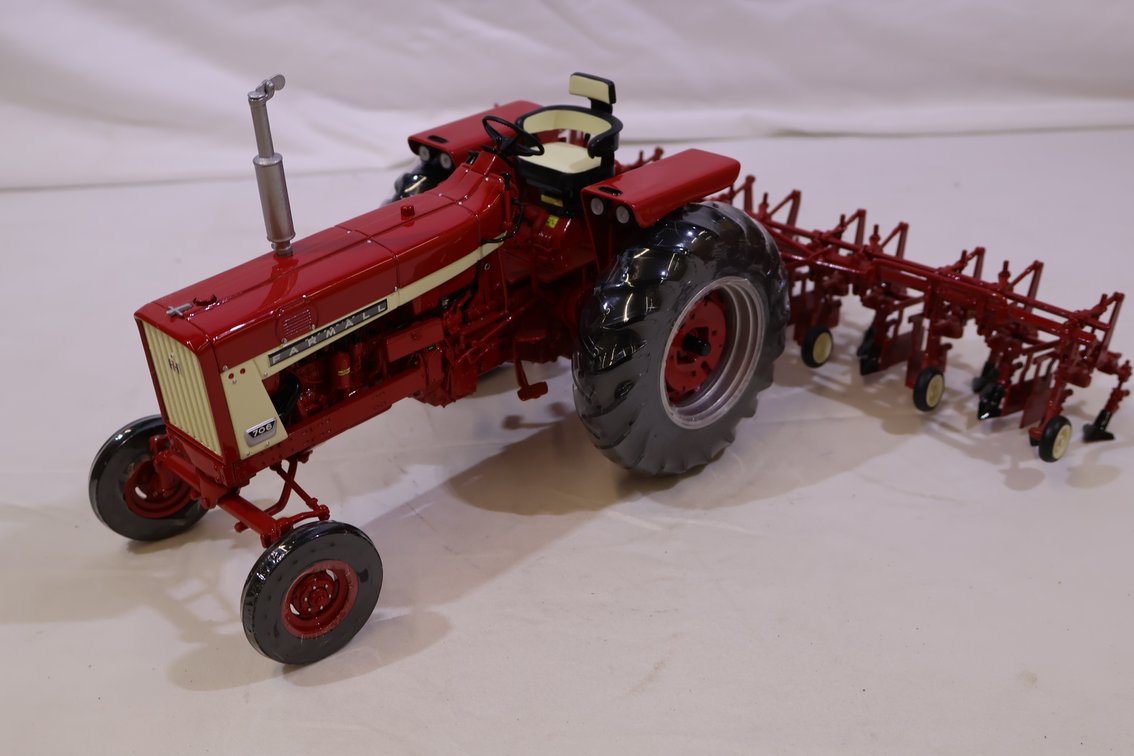 Farmall 706 w/ rear mount cultivator