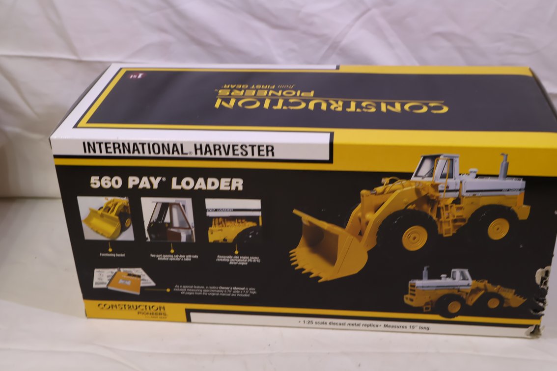 International 560 Pay Loader