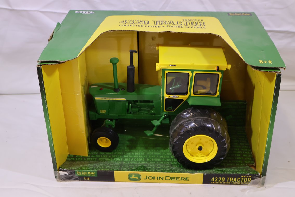John Deere 4320
